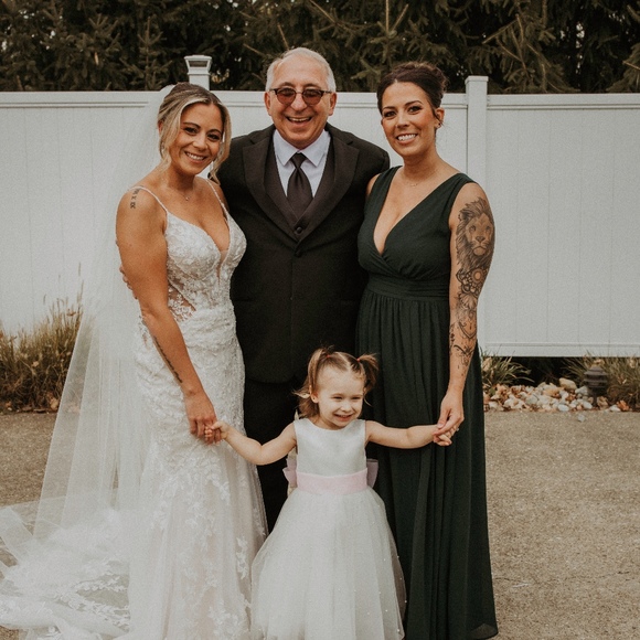 Meet your Posher, Lauren - Picture 1 of 4